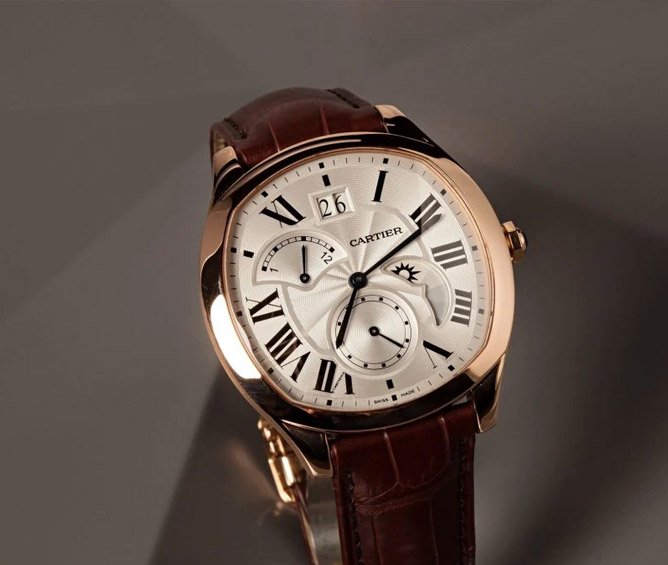 часы cartier с коричневым ремешком